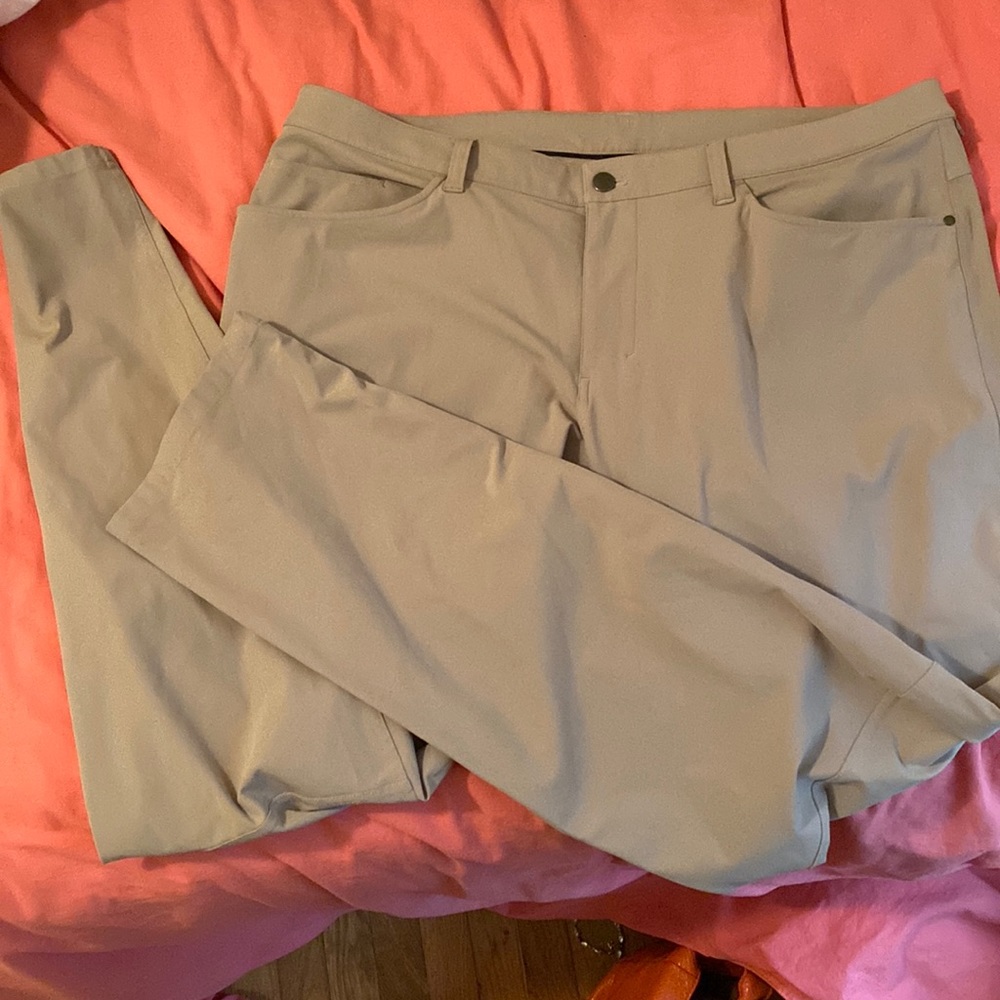 Lululemon like new condition pants